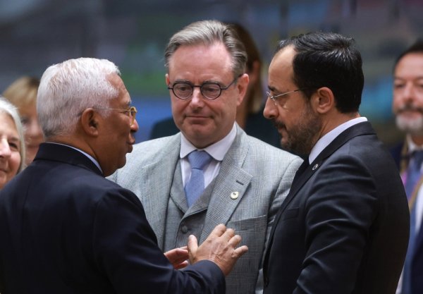 Predsjednik Europskog vijeća Antonio Costa, belgijski premijer Bart de Wever i ciparski predsjednik Nikos Christodoulides