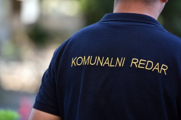 Komunalni redari ulovili čovjeka u nedjelu pa ga pozvali u kafić i od njega tražili 1500 eura mita