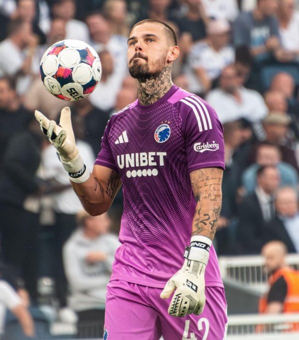 Golmanu Vatrenih navijači prijete smrću, a on se sad sprema na senzacionalan transfer