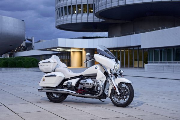 BMW R 18 Transcontinental za papu Lava XIV.
