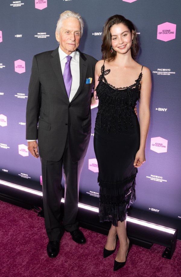 Michael Douglas i Carys Zeta Douglas