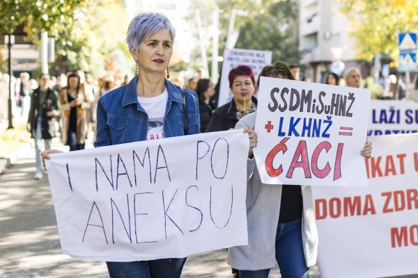 Mostar: Prosvjed zdravstvenih radnika Hercegovačko-neretvanske županije