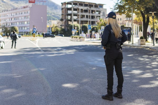 Policija u Mostaru, ilustracija
