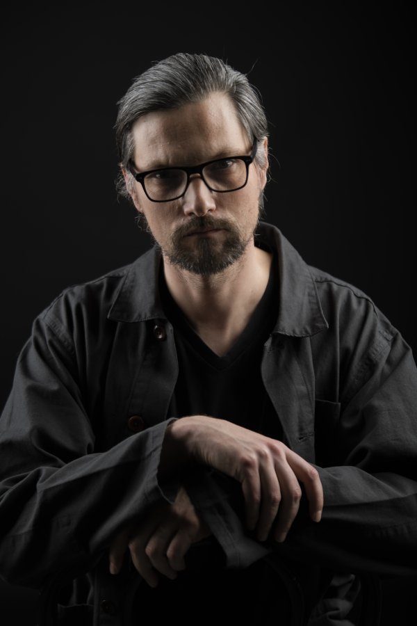 Trideset godina nakon što smo preživjeli rat za koji je žrtvovana jedna generacija, postavlja se pitanje bi li ova današnja generacija mogla preživjeti jednu takvu katastrofu