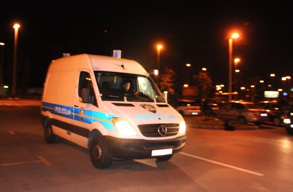 Mrtvi pijani: Jedan traktorom vrludao po cesti, drugi okrenuo automobil na krov