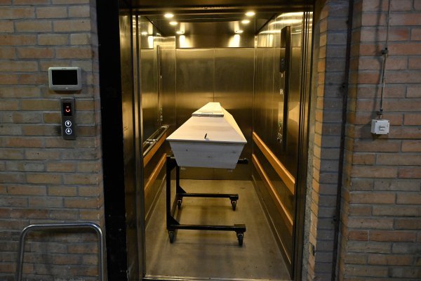 Prizor iz mrtvačnice na Krematoriju, dizala pomažu u transportu pokojnika