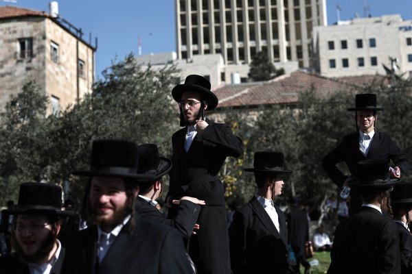 Deseci tisuća ultraortodoksnih Židova na ulicama Jeruzalema