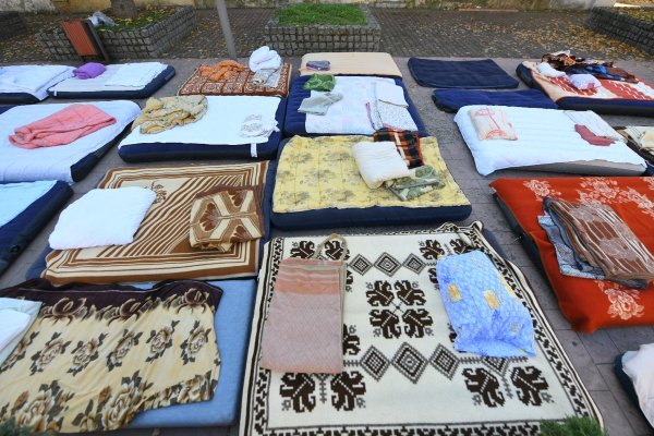 Neki su spavali na otvorenom