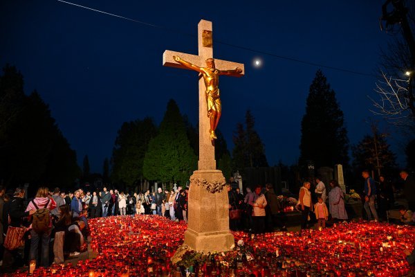 Mnogi građani okupili su se na zagrebačkom Mirogoju
