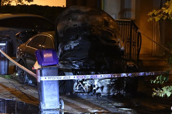 Na zagrebačkoj Kajzerici planuo Audi, stigla policija