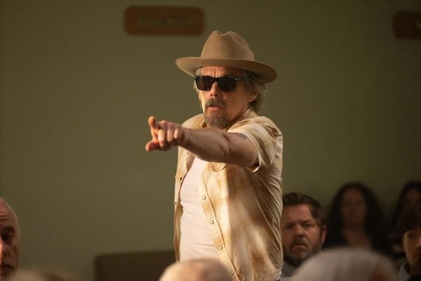 Lee Raybon (Ethan Hawke)