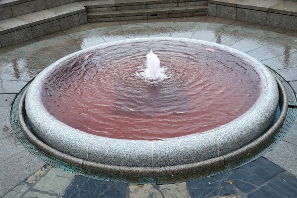 Voda u Manduševcu obojena u crveno