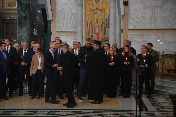 Aleksandar Vučić, državni vrh i Porfirije na molitvi za žrtve pada nadstrešnice u Novom Sadu