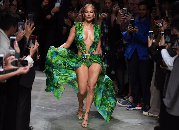 Jennifer Lopez na Versace reviji u Milanu