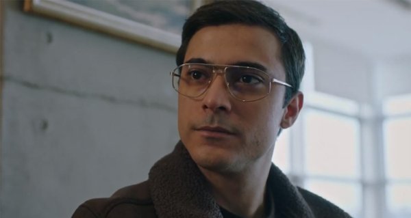 Dogac Yildiz kao Jektin sin u 'Obiteljskim tajnama'