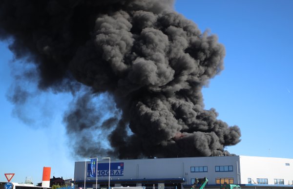 Požar u skladištu guma u Sv. Nedelji