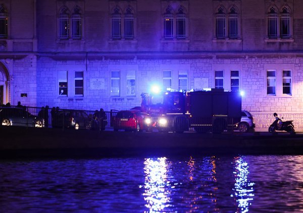 Užas u Trogiru: Zabio se u parkirane automobile i poginuo