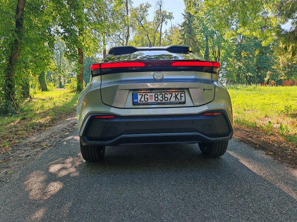Toyota C-HR 2.0 PHEV 5D e-CVT C-LUB Tech