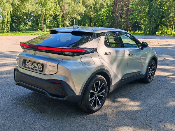 Toyota C-HR 2.0 PHEV 5D e-CVT C-LUB Tech