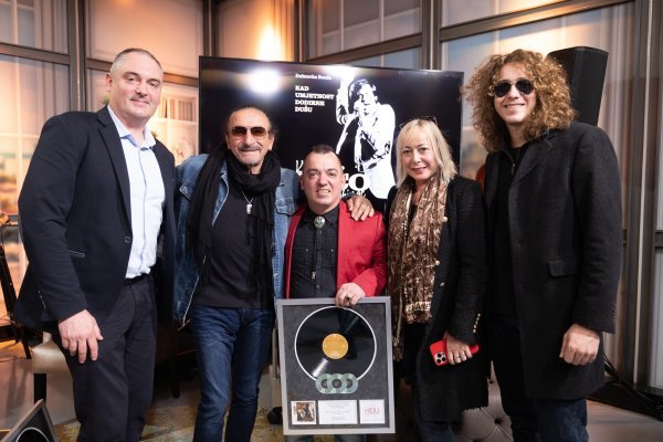 Pavao i Ivan Slabinac sa Željkom Bebekom, njegovom suprugom Ružicom i sinom Zvonimirom