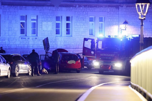 Vozač (71) preminuo usred vožnje, izletio s ceste i pogodio više automobila
