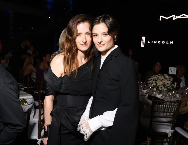 Louisa Jacobson Gummer (desno) sa sestrom Grace Gummer (lijevo)