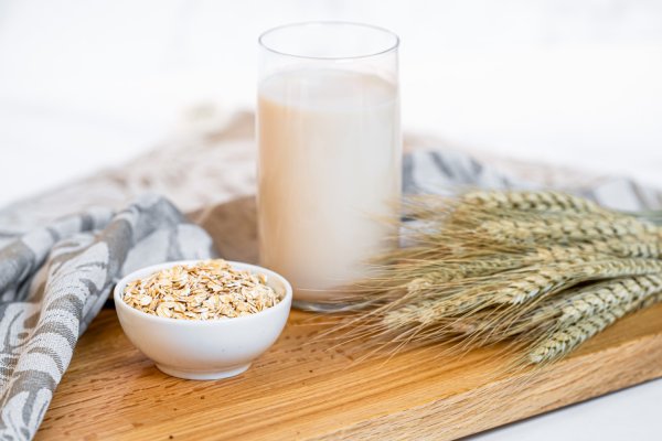 Zobeno mlijeko je prilično neutralnog okusa i kremaste teksture