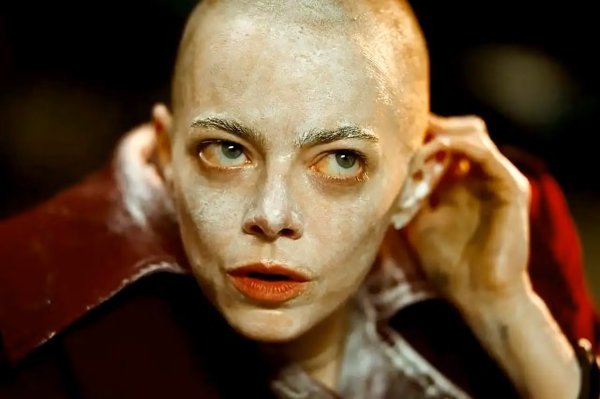 Emma Stone izgleda gotovo kao izvanzemaljka