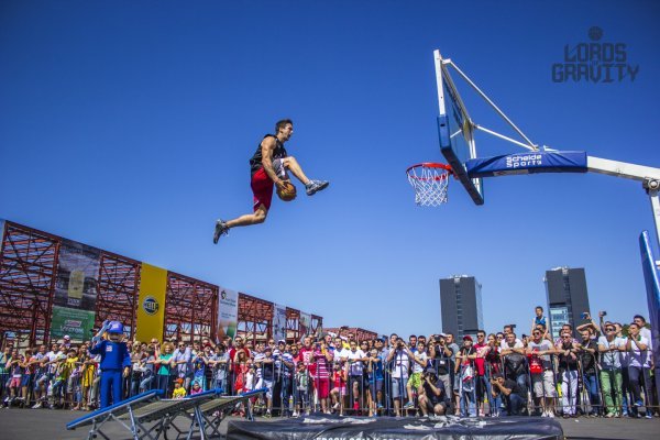 SHOOSTER STREETBALL SHOW - dunk SHOOSTER STREETBALL SHOW - dunk