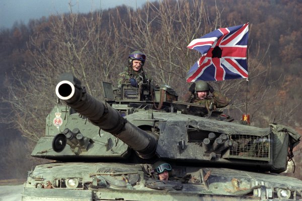 U BiH su kao posljedica Daytonskog sporazuma raspoređene mirovne snage IFOR-a