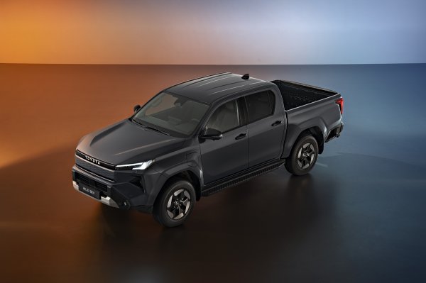 Toyota Hilux BEV