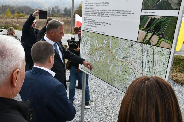 Ministar Oleg Butković na početku radova izgradnje dionice brze ceste Brestovac Požeški - čvorište Godinjak