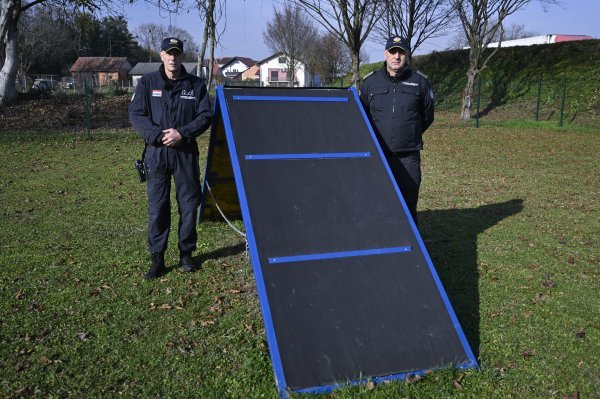 Carinski službenici