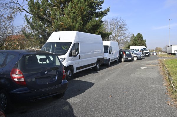 Brojna zaplijenjena vozila na carini na Bregani