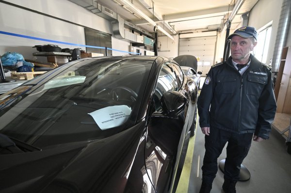 Strahinec uz zaplijenjeni Ferrari