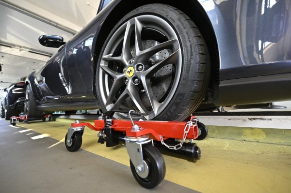 Zaplijenjeni Ferrari