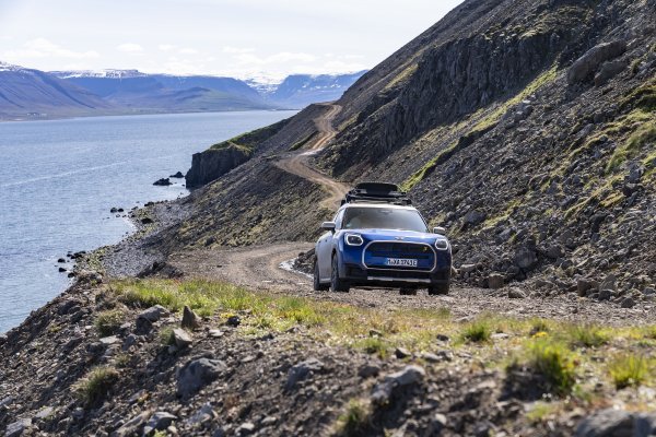 MINI Countryman SE ALL4 na Islandu