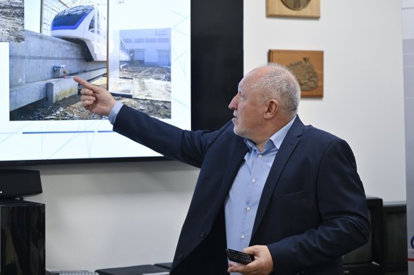 M senzori se postavljaju na betonske tračnice monorail vlaka