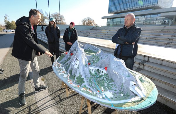 Protestni performans oko omiške zaobilaznice