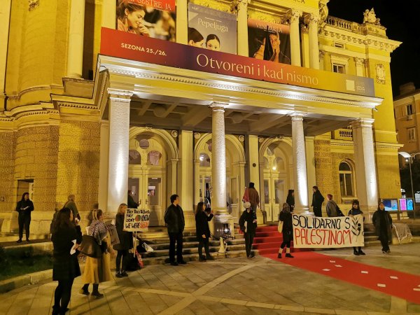 Umjetnice i aktivisti u Rijeci prekinuli premijeru Naharinove predstave i pozvali na bojkot