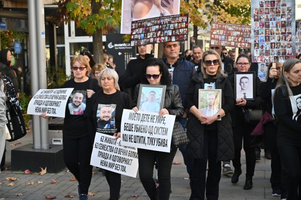 Skoplje: Prije početka suđenja za požar u diskoteci Pulse u Kočanima održan je prosvjed Marš anđela