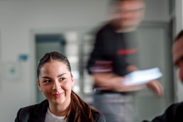 Iako se nakon prve godine studija planirala prebaciti u Zagreb, Emili Sušić ipak ostaje u Vukovaru