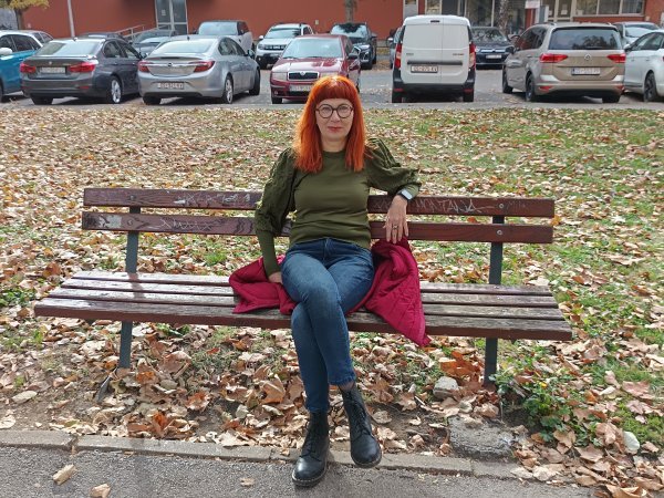 Ljudi na šuplje fraze padaju kao šiparice na laskanje prokušanih kurviša, ne zato što su nužno naivni, nego zato što čeznu za nadom