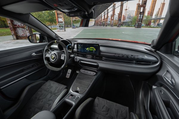 Abarth 600e Competizione Edizione Milano Cortina 2026