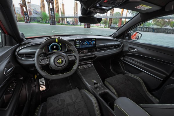 Abarth 600e Competizione Edizione Milano Cortina 2026