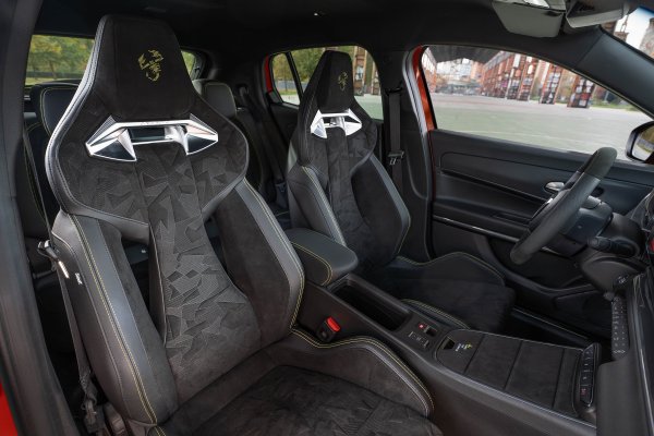 Abarth 600e Competizione Edizione Milano Cortina 2026