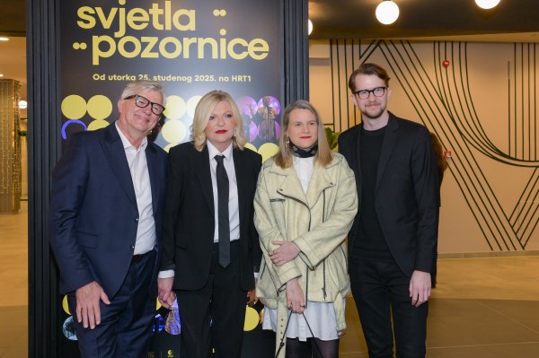 Dubravko Merlić i Željka Ogresta s djecom