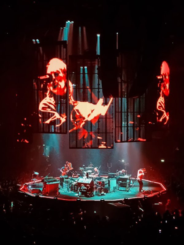 Thom Yorke, rasplesan na team buildingu