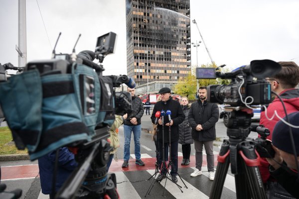Branko Bačić ispred Vjesnika