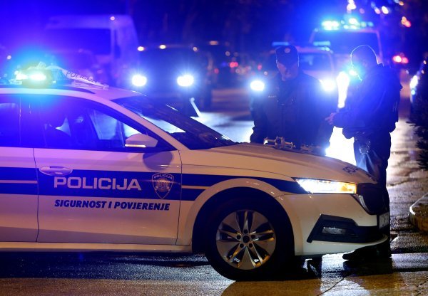 Žena prijetila maloljetnicima, otišla u kuću pa se vratila s plinskim pištoljem te zapucala